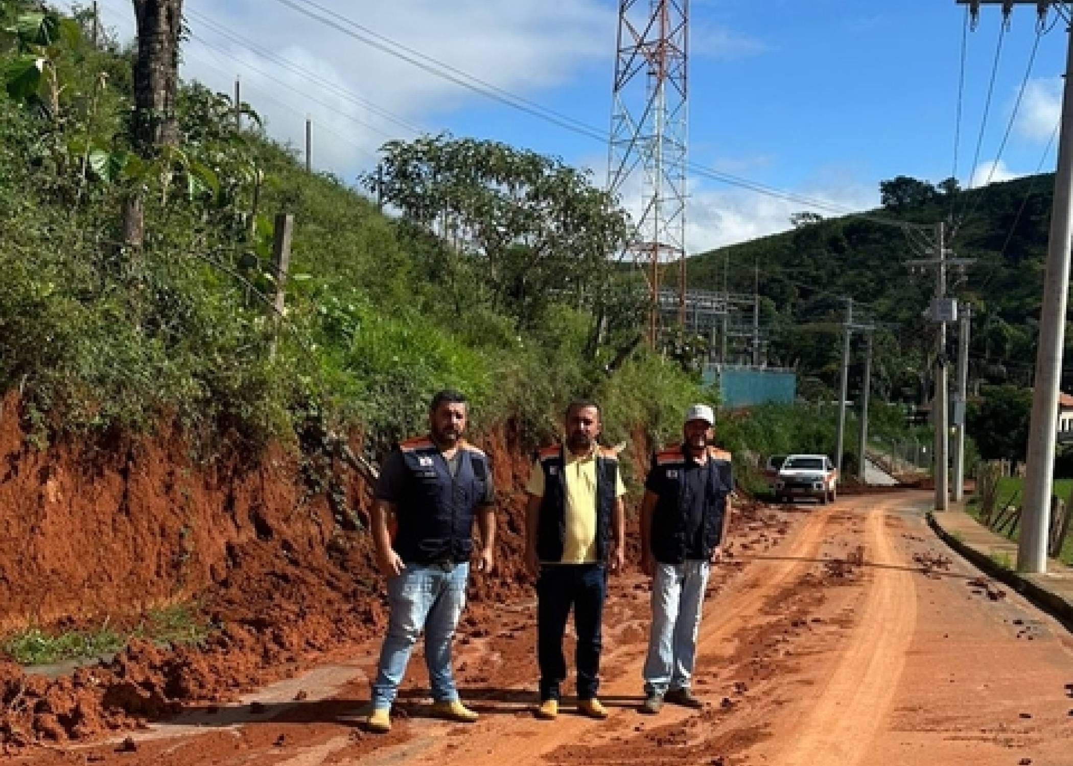 Defesa Civil e Secretaria de Obras em Ação no Município